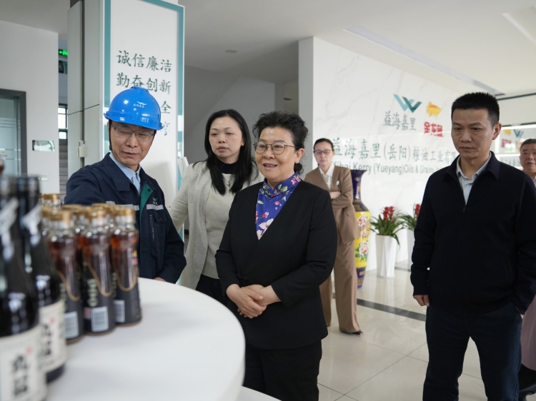 ����Ӣ�ʾ���ѧ��������ί��������¥����չ��Ϊ��ҵ���������ල����