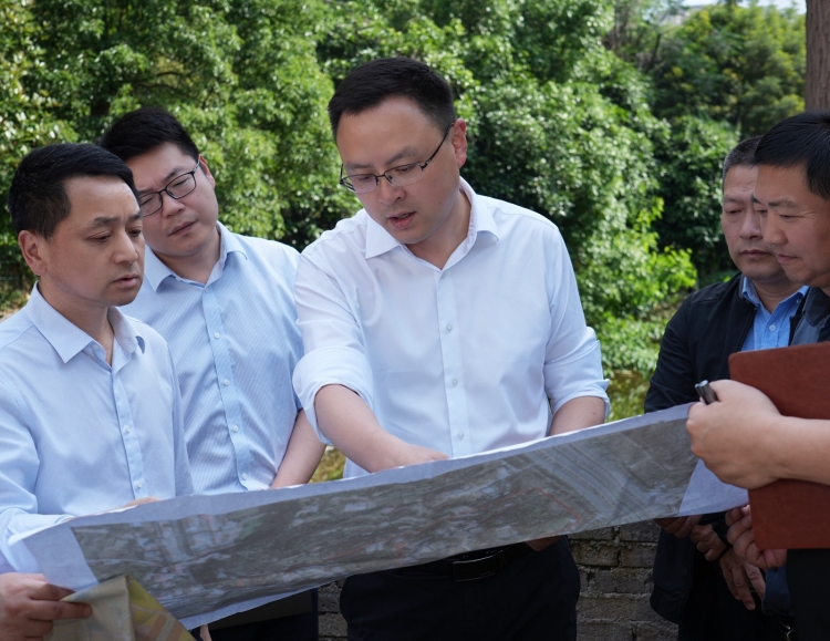 白再兴调研民生实事与项目建设工作