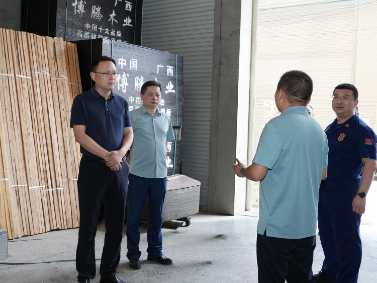 白再兴暗访联点街道和重点行业安全生产工作